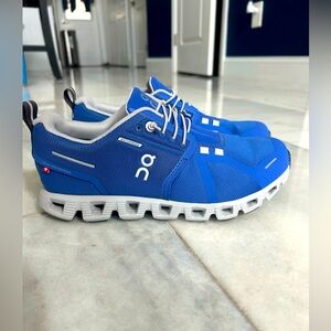 On Cloud 5 Waterproof
Cobalt / Glacier.  Sz. 7.5 Women